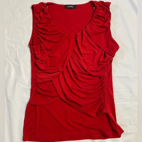 Gorgeous red top - Picture 1 of 3